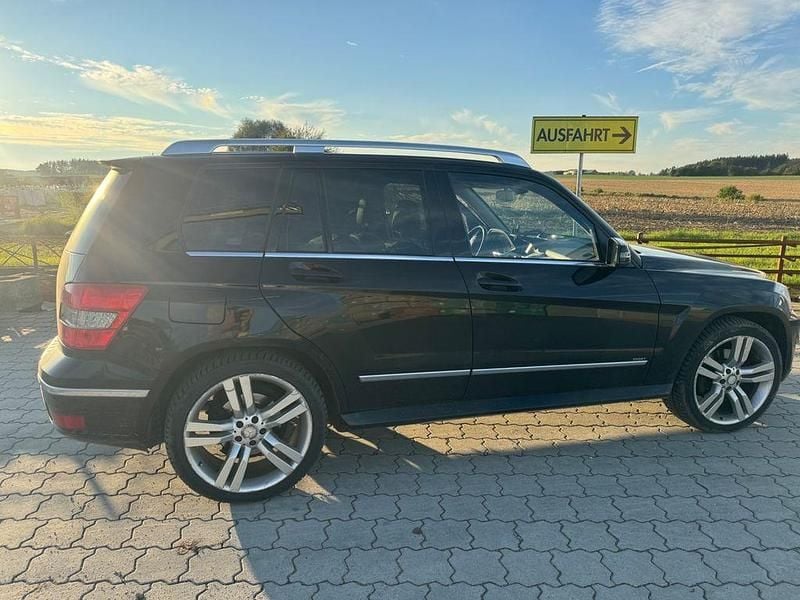 Schwarz Gebraucht 2009 Mercedes GLK320 SUV | 10.200 € (Teuer) - Bild 1/4