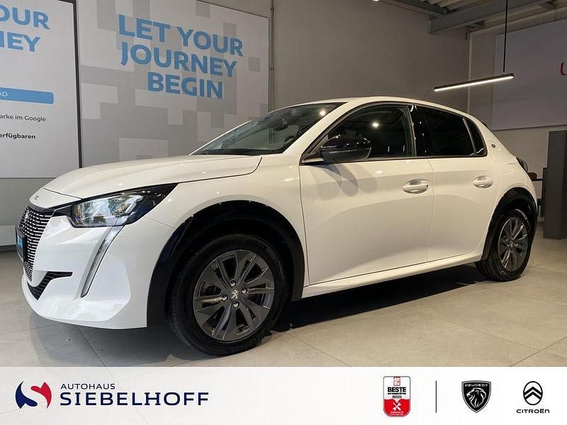 Weiß Gebraucht 2023 Peugeot e-208 Allure Kleinwagen | 19.150 € (Fairer Preis) - Bild 1/4