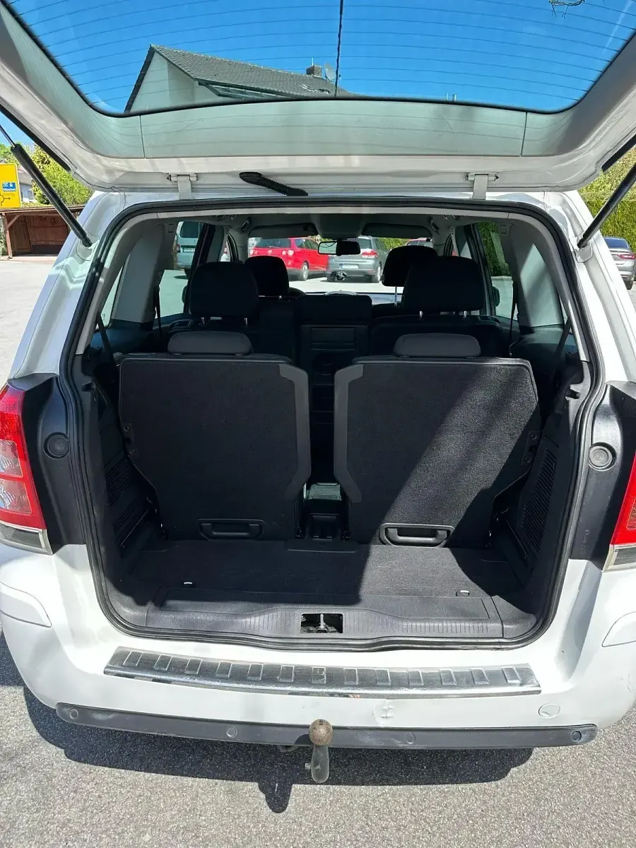 Gebraucht Opel Zafira 138 PS (101 kW) 2012 Weiß Van / Kleinbus