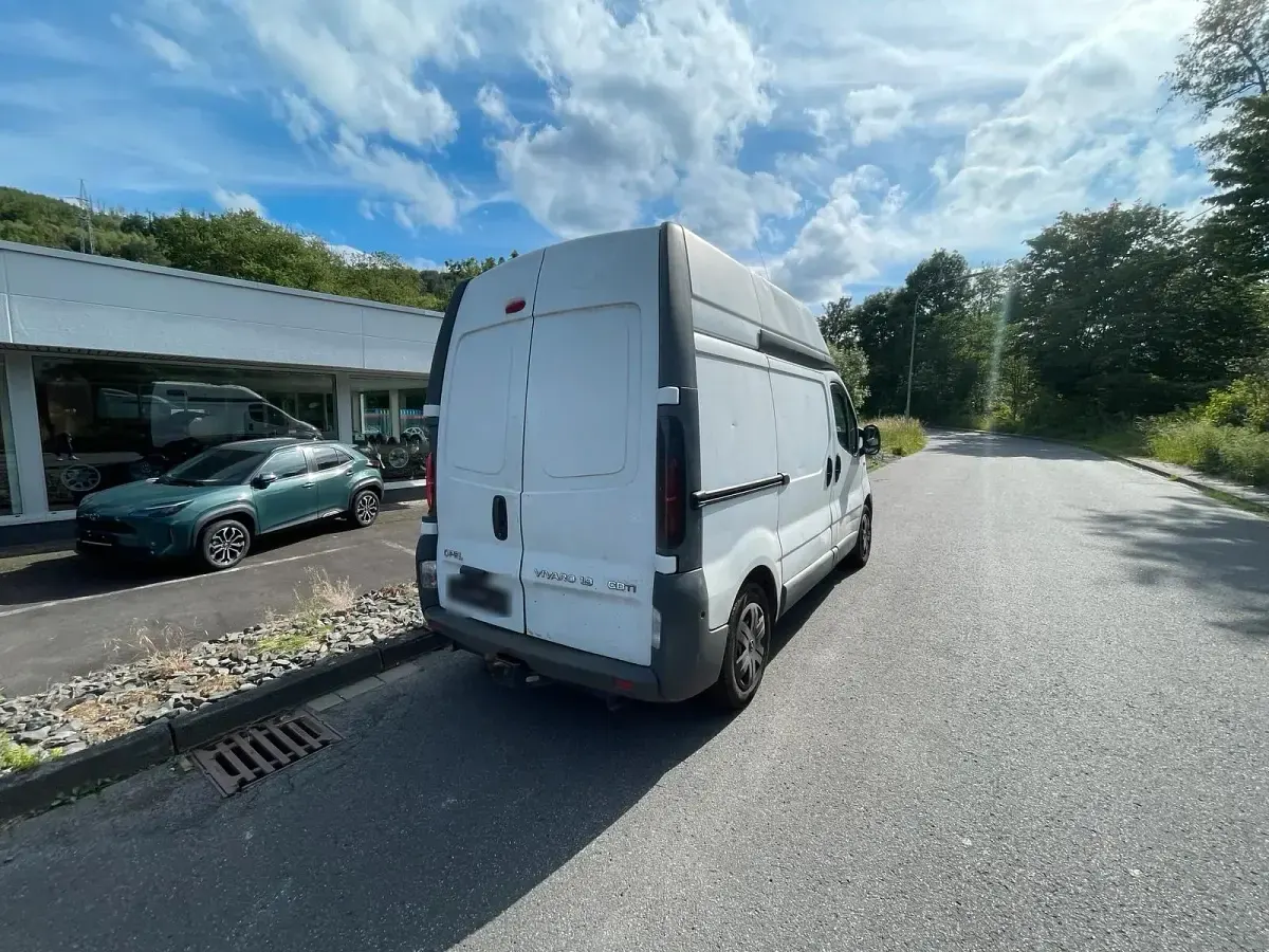Gebraucht Opel Vivaro 101 PS (74 kW) 2004 Weiß Van / Kleinbus