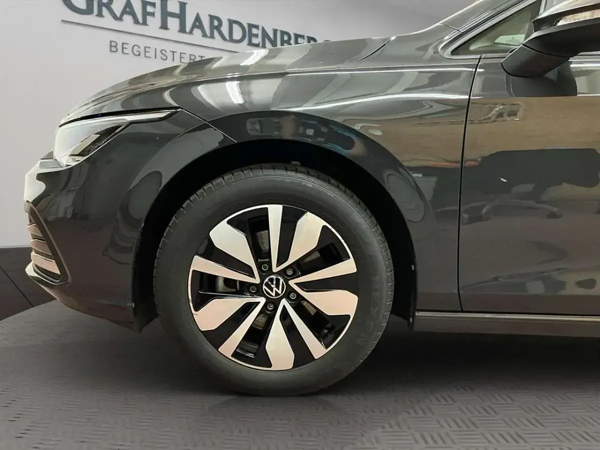 Gebraucht VW Golf VIII Move 110 PS (80 kW) 2024 Uranograu Limousine
