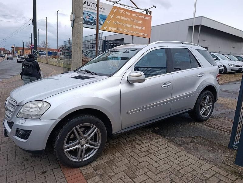 Gebraucht Mercedes ML320 224 PS (164 kW) 2008 Silber SUV