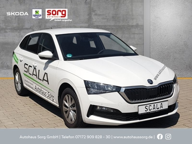 Weiss Gebraucht 2023 Skoda Scala Ambition Kleinwagen | 19.490 € (Guter Preis) - Bild 1/4