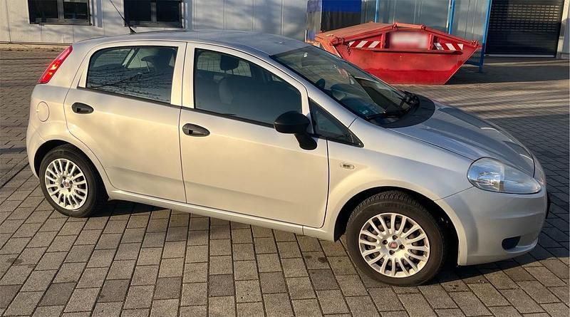 Gebraucht Fiat Punto 69 PS (50 kW) 2011 Silber Kleinwagen