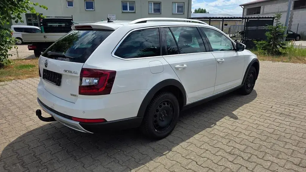 Gebraucht Skoda Octavia Scout 4x4 184 PS (135 kW) 2019 Weiß Kombi
