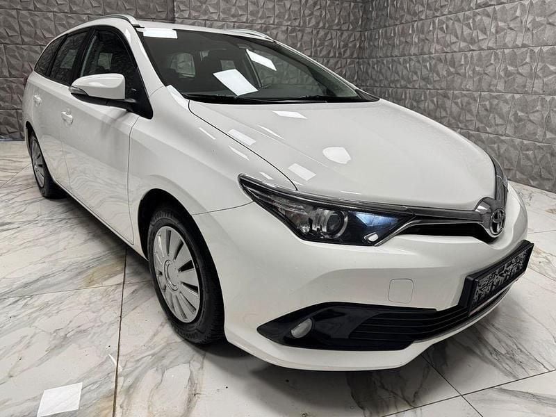 Gebraucht Toyota Auris Active 90 PS (66 kW) 2018 Weiß Limousine