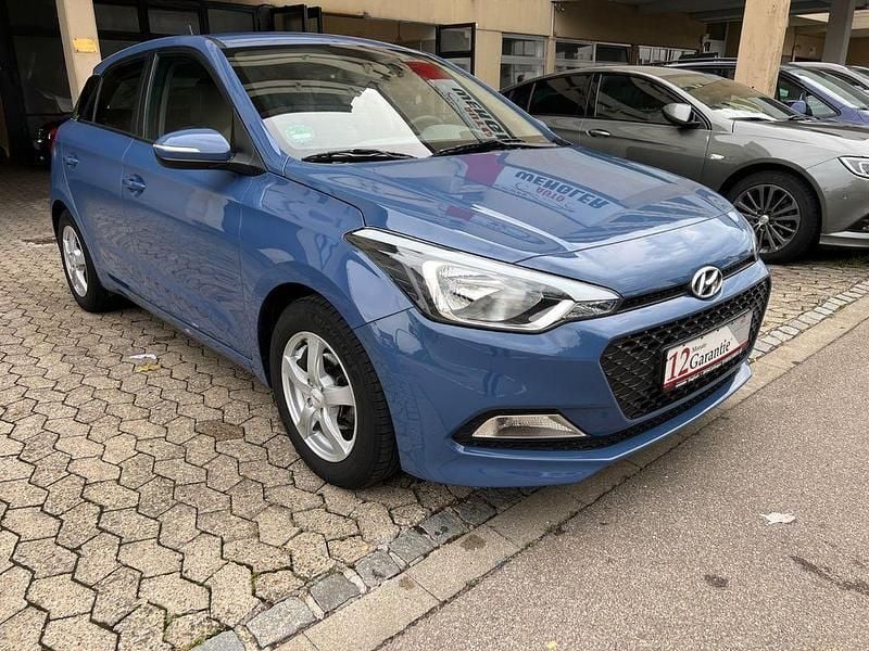 Gebraucht Hyundai i20 Classic 84 PS (61 kW) 2018 Blau Limousine