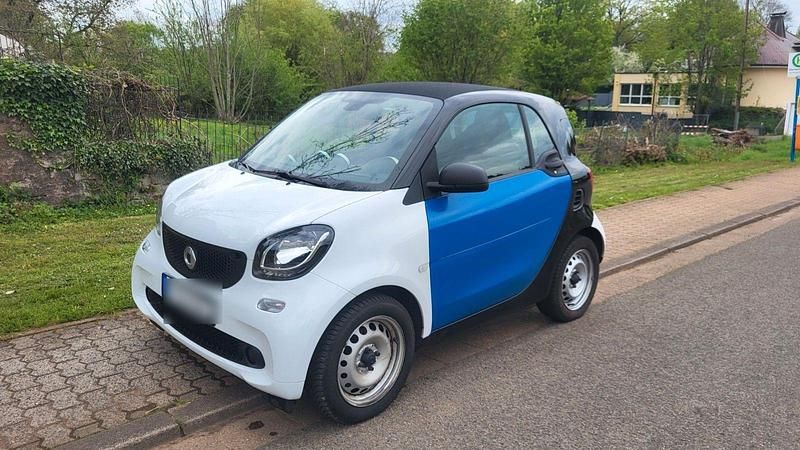 Weiß Gebraucht 2019 Smart ForTwo Coupé Coupé | 8.000 € (Guter Preis) - Bild 1/4