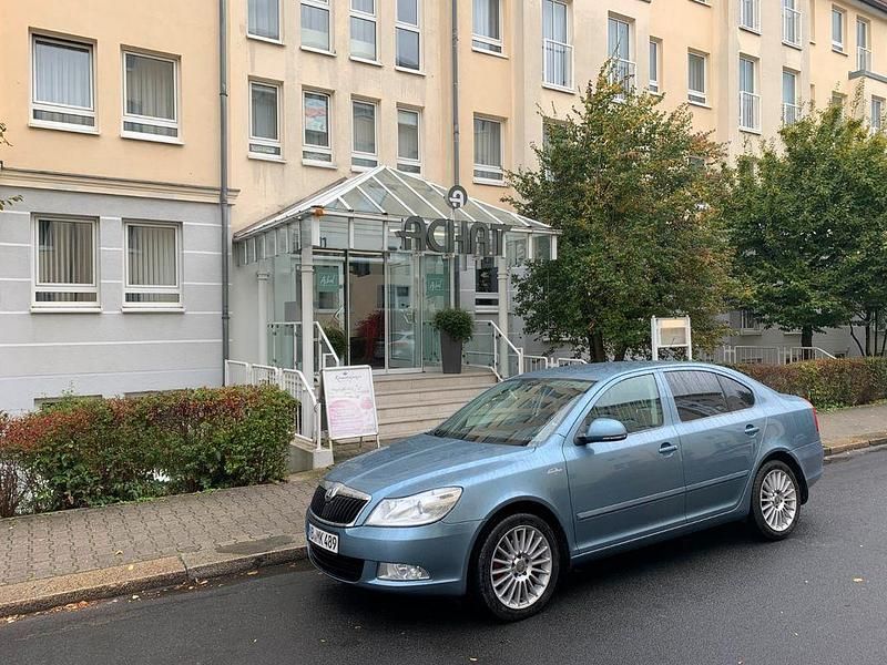 Blau Gebraucht 2009 Skoda Octavia Ambiente Limousine | 7.000 € (Teuer) - Bild 1/4