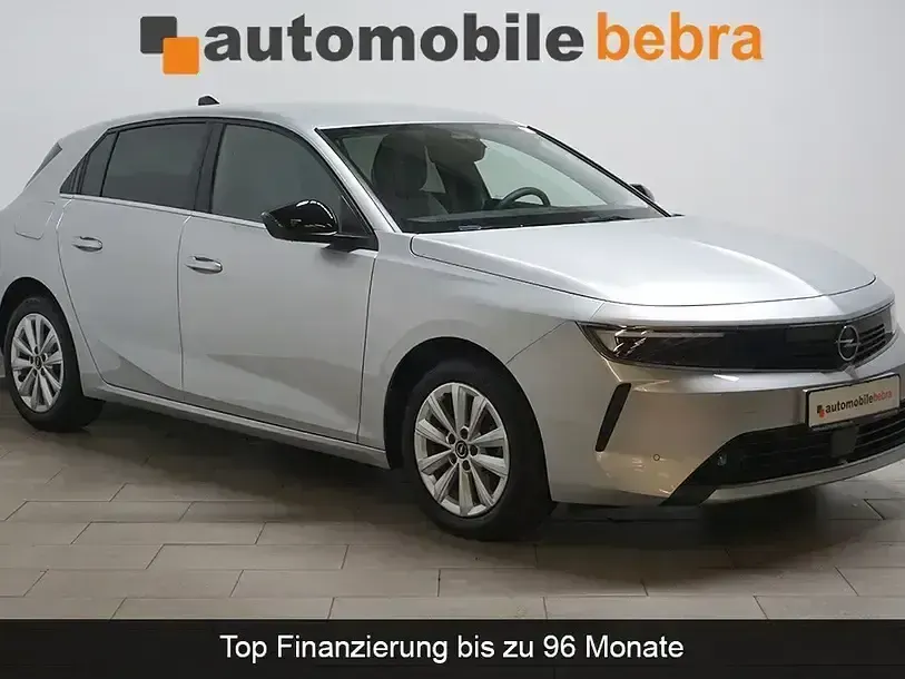 Używany Opel Astra Elegance 131 KM (96 kW) 2023 Srebrny Sedan/Limuzyna