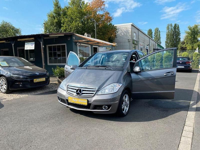 Grau Gebraucht 2010 Mercedes A180 Limousine | 2.200 € (Superpreis) - Bild 1/4