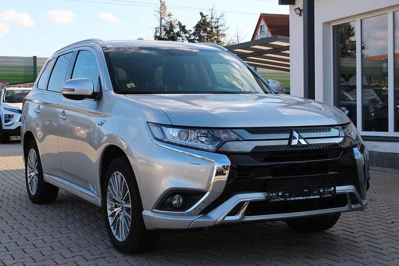 Gebraucht Mitsubishi Outlander P-HEV Basis 224 PS (164 kW) 2021 Silber SUV