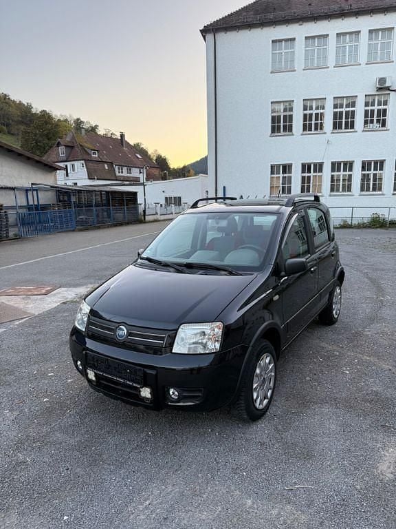 Schwarz Gebraucht 2004 Fiat Panda 4x4 Climbing Kleinwagen | 5.500 € (Fairer Preis) - Bild 1/4