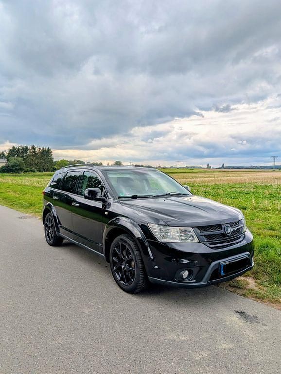 Schwarz Gebraucht 2014 Fiat Freemont Lounge SUV | 9.999 € (Fairer Preis) - Bild 1/4