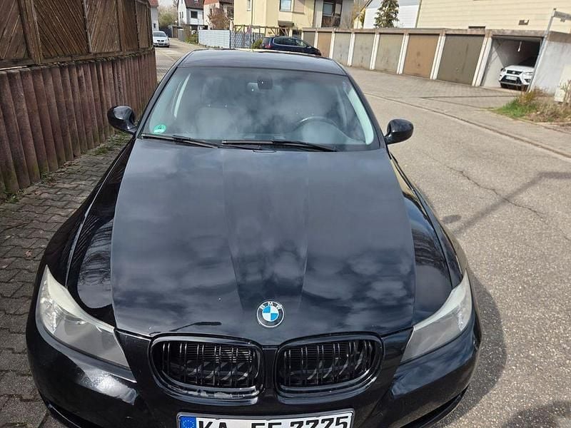 Gebraucht BMW 316 116 PS (85 kW) 2011 Schwarz Limousine
