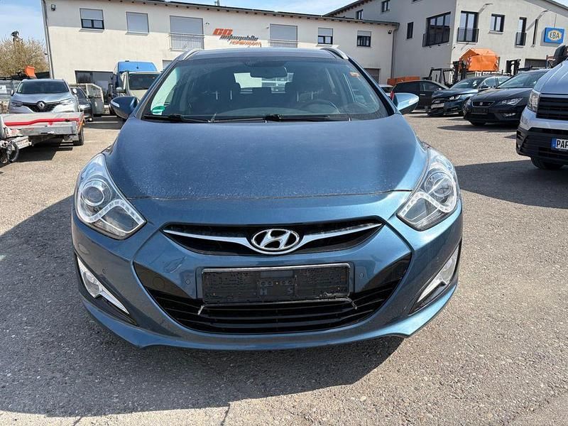 Gebraucht Hyundai i40 Style 116 PS (85 kW) 2014 Blau Kombi