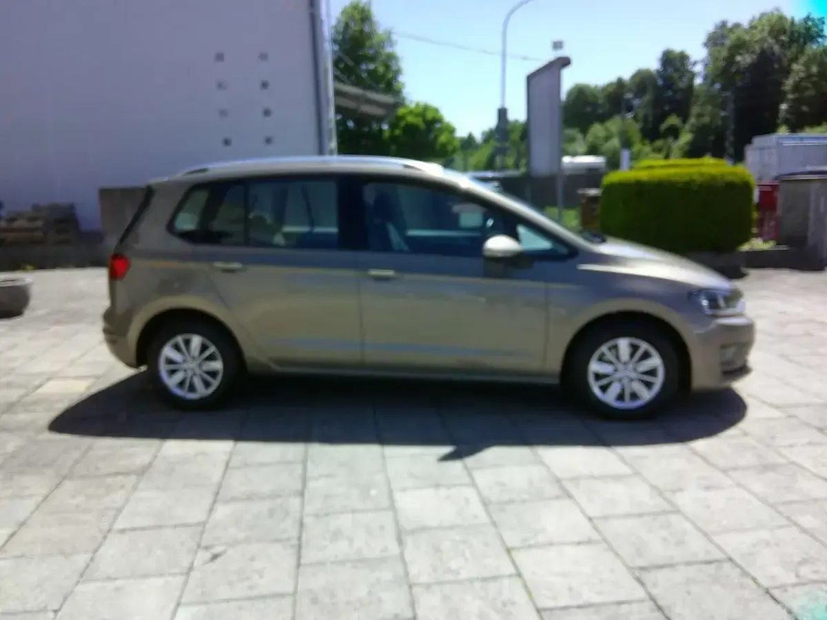 Gebraucht VW Golf VII Comfortline 125 PS (91 kW) 2015 Gold Kombi