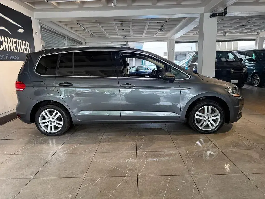 Gebraucht VW Touran Highline 150 PS (110 kW) 2020 Grau Van / Kleinbus