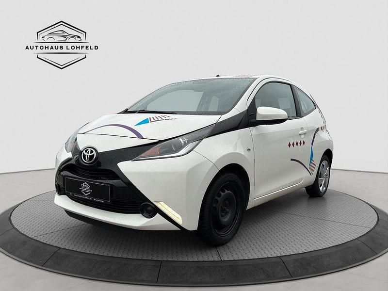 Gebraucht Toyota Aygo X-play 69 PS (50 kW) 2017 Weiß Kleinwagen