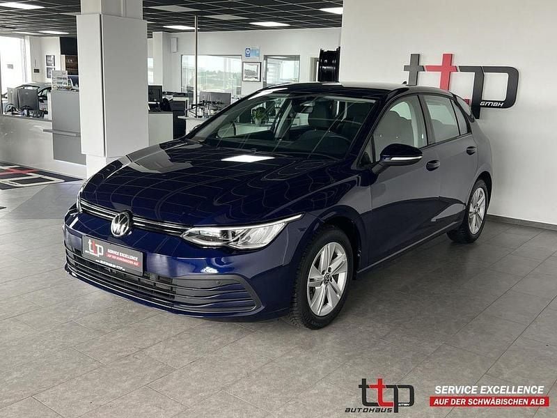Gebraucht VW Golf VIII Life 150 PS (110 kW) 2022 Blau Limousine