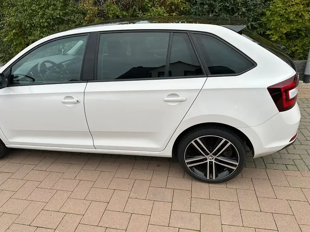 Gebraucht Skoda Rapid Ambition 110 PS (80 kW) 2015 Weiß Kleinwagen