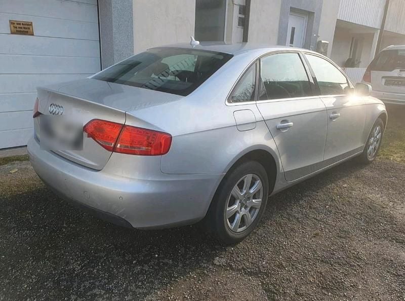 Gebraucht Audi A4 Ambiente 160 PS (117 kW) 2010 Silber Limousine
