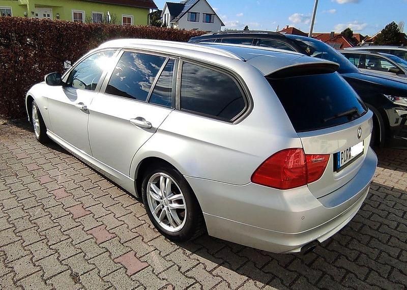 Gebraucht BMW 320 184 PS (135 kW) 2010 Silber Kombi