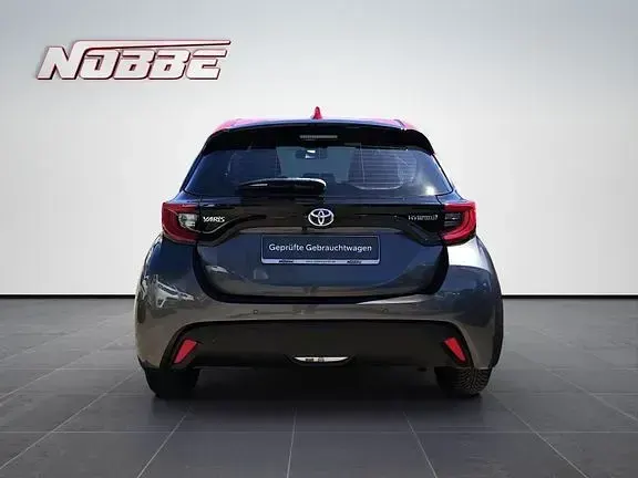 Gebraucht Toyota Yaris Basis 116 PS (85 kW) 2021 Marlingrau metallic, dach tokio fusion Kleinwagen