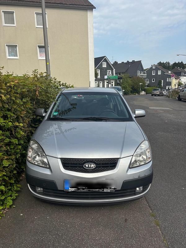 Silber Gebraucht 2005 Kia Rio 2 Kleinwagen | 1.000 € (Superpreis) - Bild 1/3
