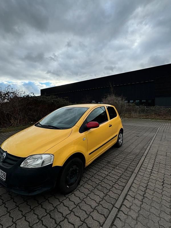 Gelb Gebraucht 2005 VW Fox Kleinwagen | 450 € (Guter Preis) - Bild 1/4