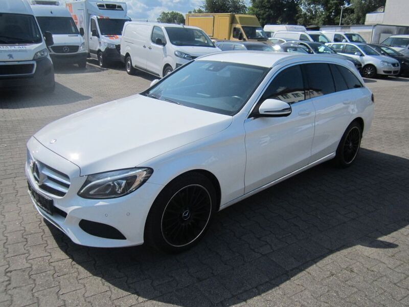 Weiß Gebraucht 2015 Mercedes C200 Limousine | 11.900 € (Guter Preis) - Bild 1/4