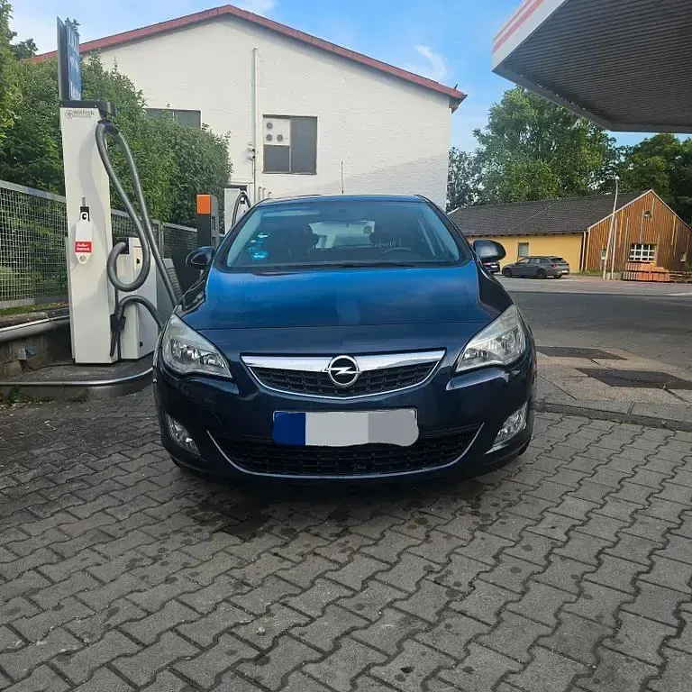 Gebraucht Opel Astra Edition 116 PS (85 kW) 2010 Blau Limousine