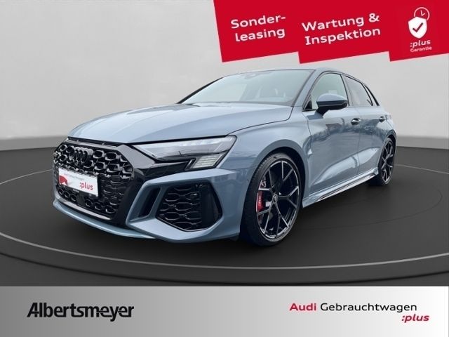 Kemoragrau metallic Gebraucht 2024 Audi RS3 Sportback Ambiente Kleinwagen | 64.840 € (Etwas zu teuer) - Bild 1/4