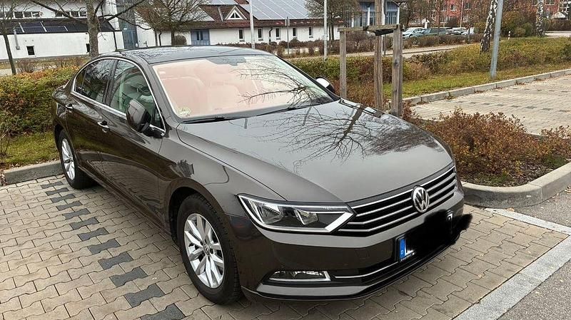Braun Gebraucht 2015 VW Passat Comfortline Limousine | 12.300 € (Fairer Preis) - Bild 1/4