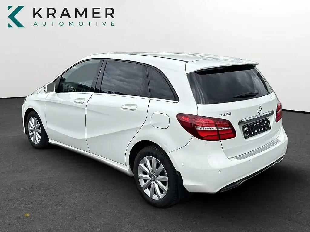 Gebraucht Mercedes B180 Style 122 PS (89 kW) 2016 Calcitweiss  unilack Van / Kleinbus