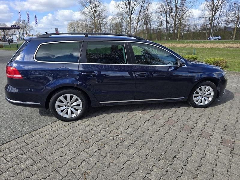 Second-hand VW Passat Highline 150 CP (110 kW) 2014 Albastru Break
