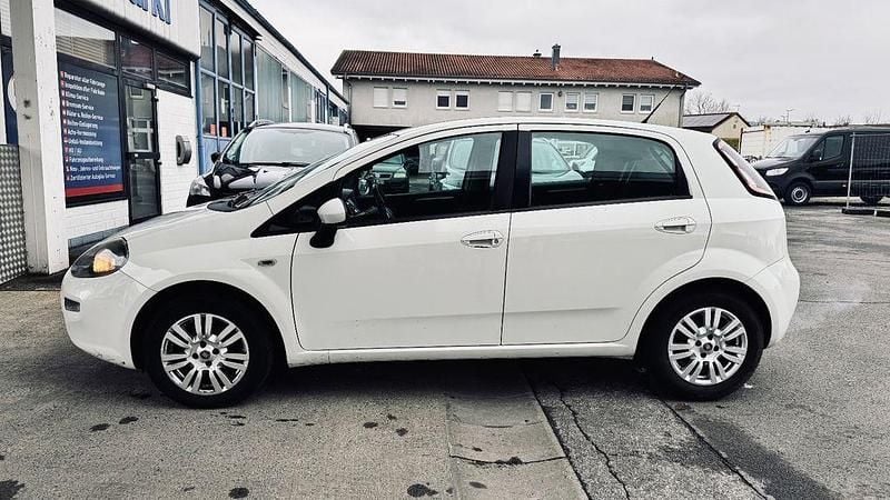 Gebraucht Fiat Punto Lounge 75 PS (55 kW) 2013 Weiß Kleinwagen
