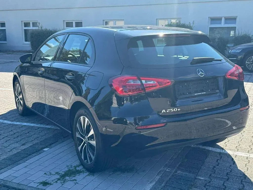 Gebraucht Mercedes A250 218 PS (160 kW) 2022 Nachtschwarz Limousine