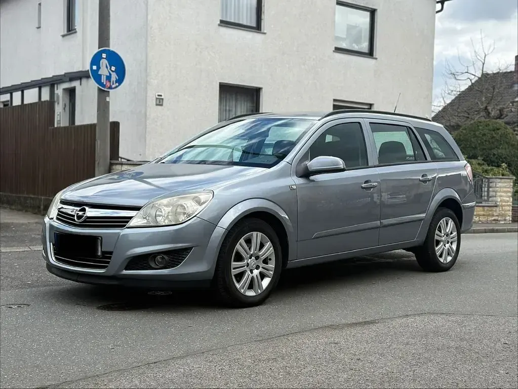 Używany Opel Astra Edition 116 KM (85 kW) 2007 Szary Sedan/Limuzyna