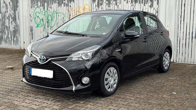 Gebraucht Toyota Yaris Hybrid 100 PS (73 kW) 2016 Schwarz Kleinwagen