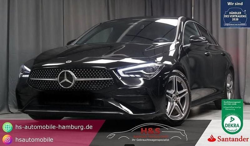 Nachtschwarz Gebraucht 2024 Mercedes CLA200 AMG line Limousine | 35.900 € (Fairer Preis) - Bild 1/4