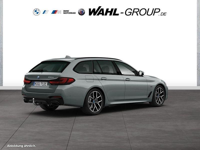 Gebraucht BMW 530e M Sport 292 PS (214 kW) 2024 Grau Kombi