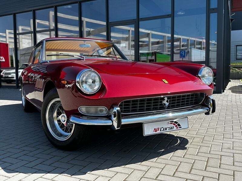 Gebraucht Ferrari 330 300 PS (220 kW) 1966 Rot Coupé