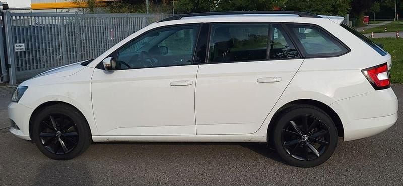 Weiß Gebraucht 2017 Skoda Fabia Style Kombi | 9.990 € (Guter Preis) - Bild 1/4