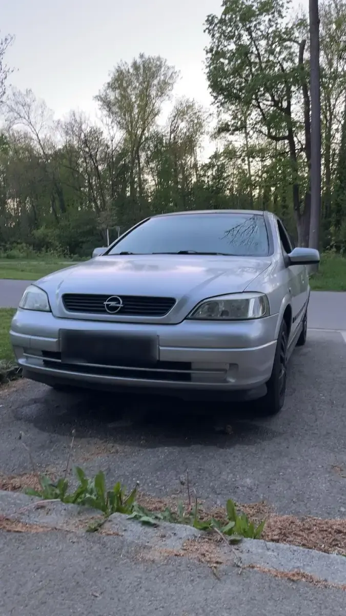 Używany Opel Astra 101 KM (74 kW) 2002 Srebrny Sedan/Limuzyna
