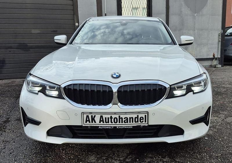 Gebraucht BMW 318 Advantage 150 PS (110 kW) 2019 Weiß Limousine