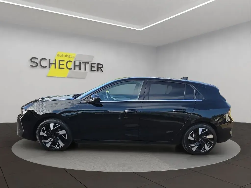 Gebraucht Opel Astra Elegance 131 PS (96 kW) 2022 Karbon schwarz metallic (metallic) Kleinwagen