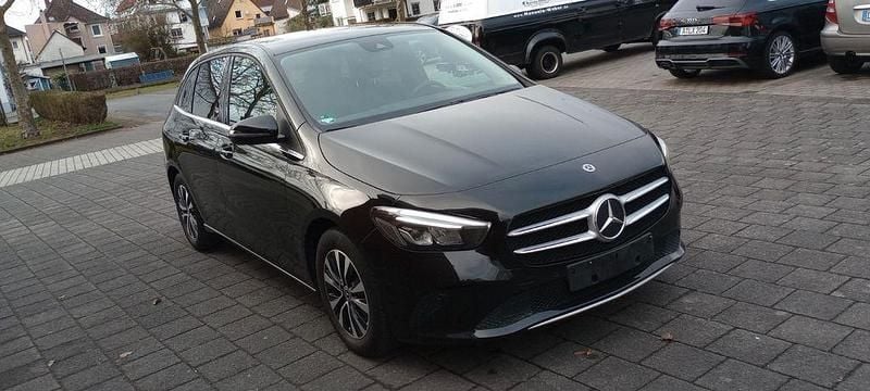 Gebraucht Mercedes B200 163 PS (119 kW) 2019 Schwarz Van / Kleinbus