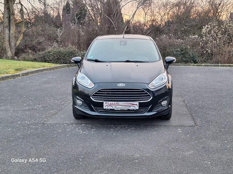 Schwarz Gebraucht 2016 Ford Fiesta Titanium Limousine | 6.299 € (Fairer Preis) - Bild 1/4