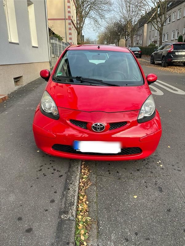 Rot Gebraucht 2007 Toyota Aygo Kleinwagen | 1.400 € (Fairer Preis) - Bild 1/4